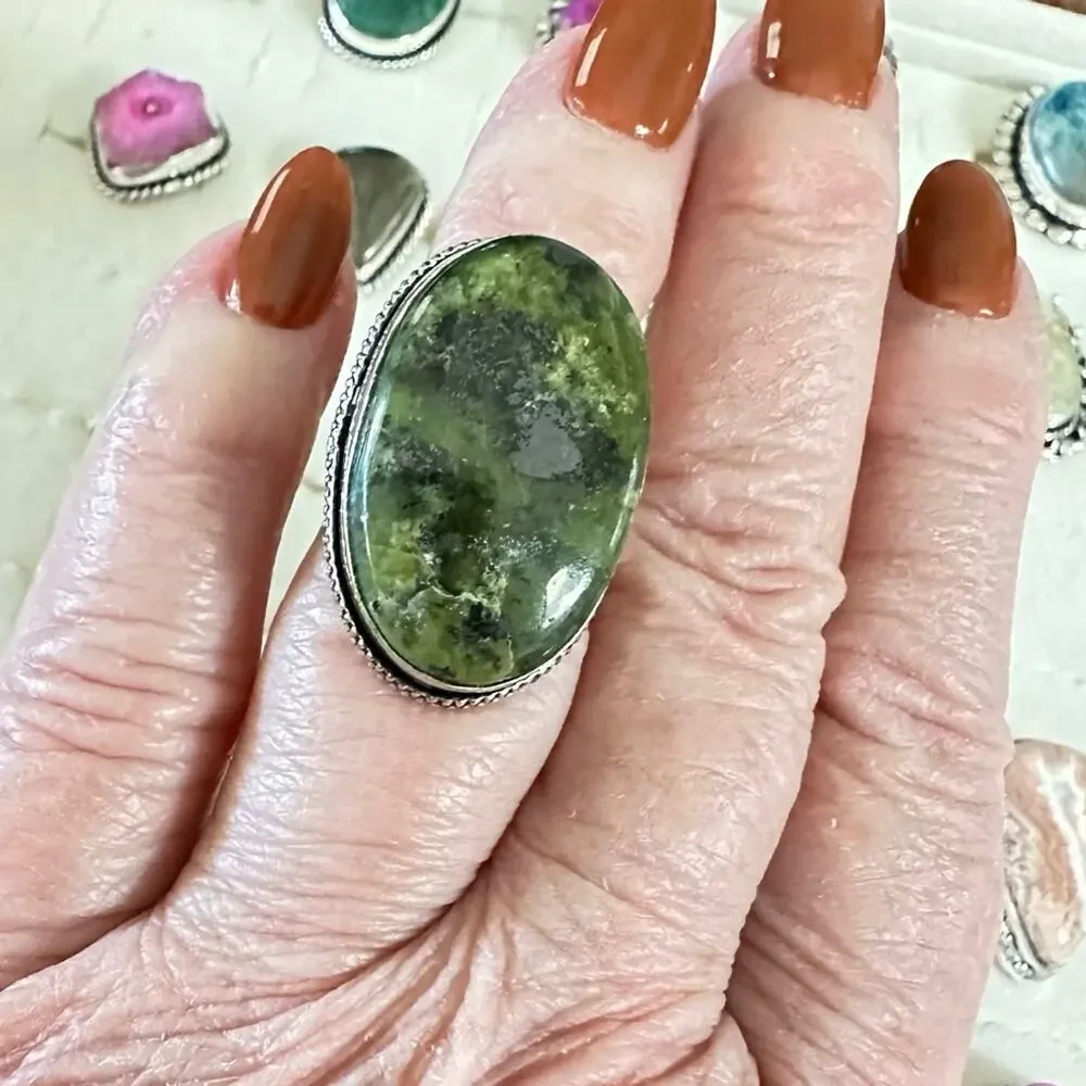 Natural serpentine gemstone, oval, silver plated, overlay stamp 925 ringā size 6 - Picture 5 of 6